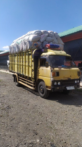 Armada Truk Canter Siap Distribusi Lintas Kota